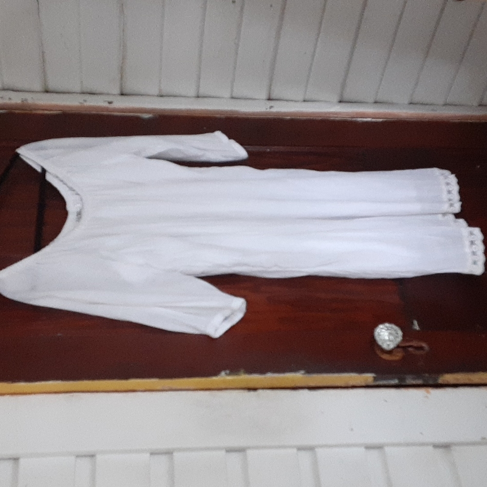 California Grown sz large off shoulder white beach dress lace bottom NWOT